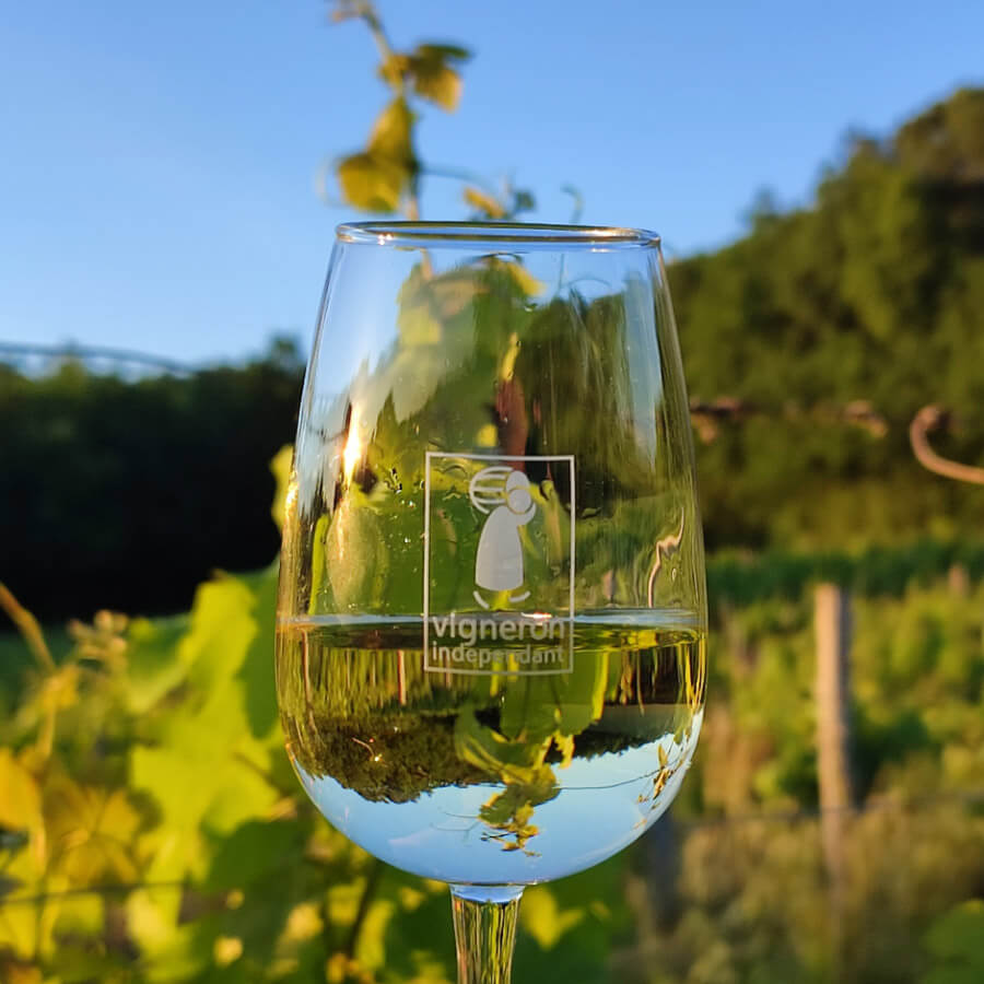 verre de vin "Vigneron Indépendant" au Domaine de Pécoula